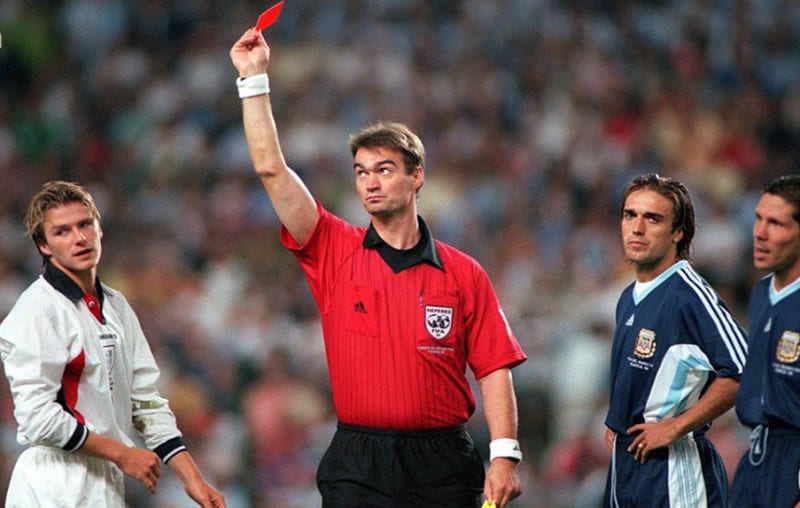 Cầu thủ Bavid Beckham bị nhận thẻ đỏ tại WC 1998